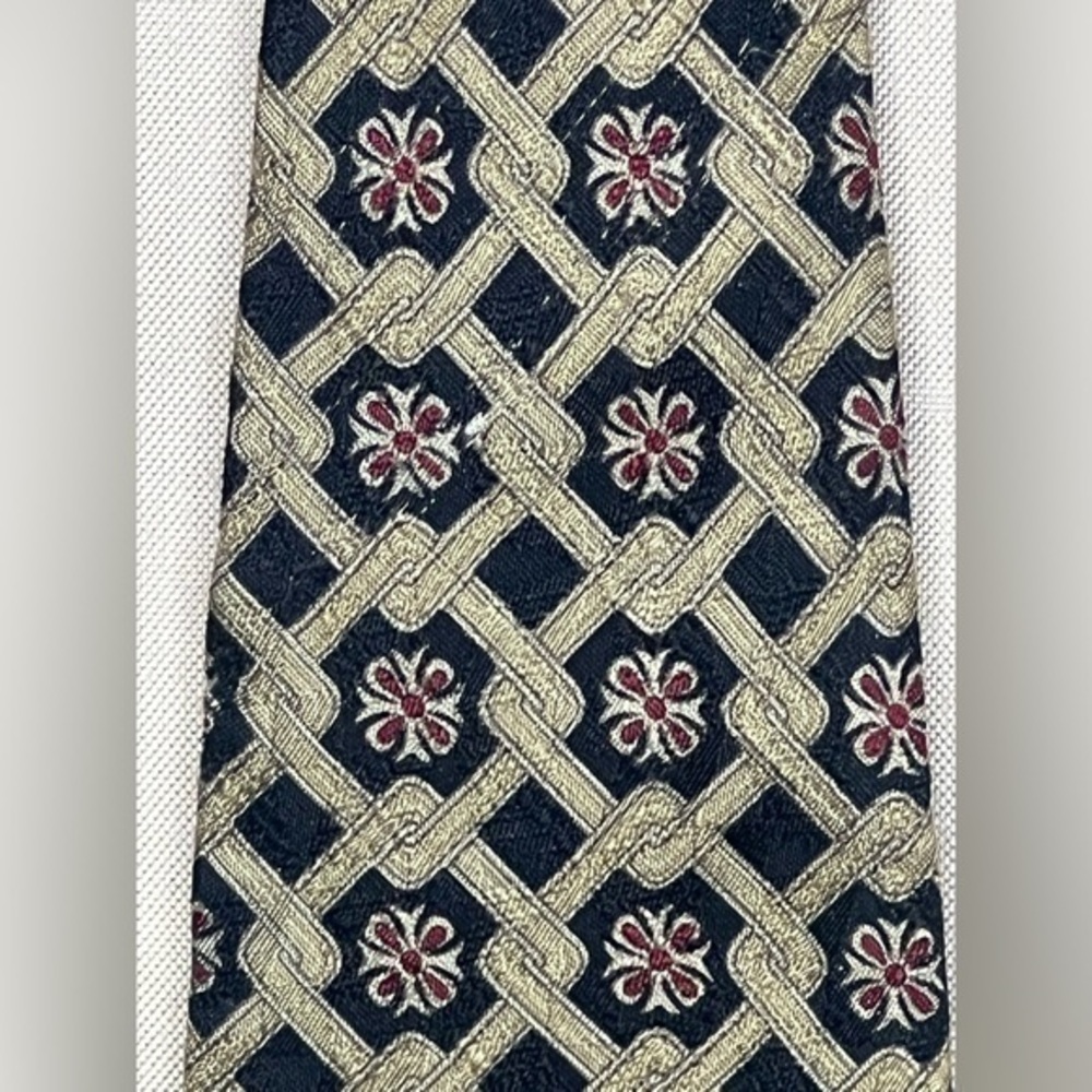 Vintage club room black medallion tie